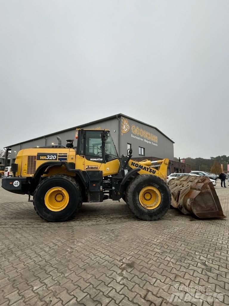 Komatsu WA 320 Gumikerekes homlokrakodók