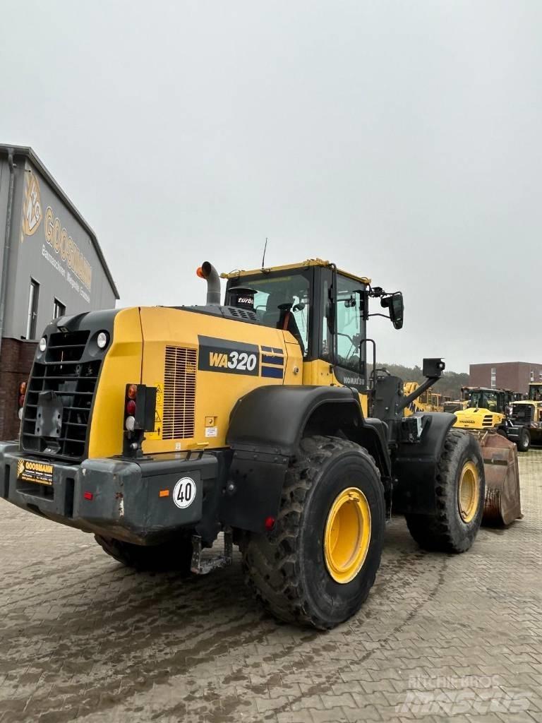 Komatsu WA 320 Gumikerekes homlokrakodók