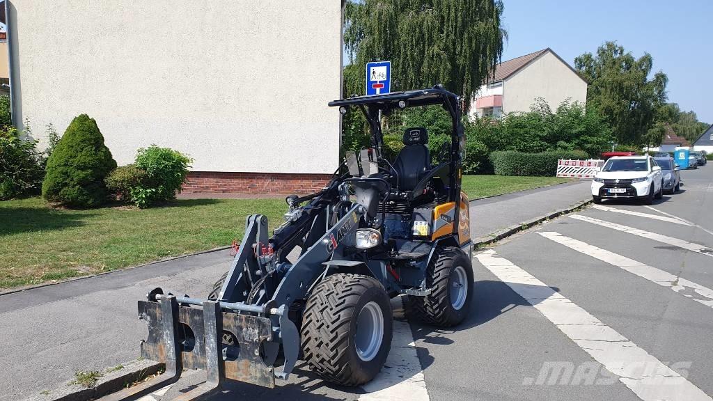 GiANT G 2500 X-Tra Gumikerekes homlokrakodók