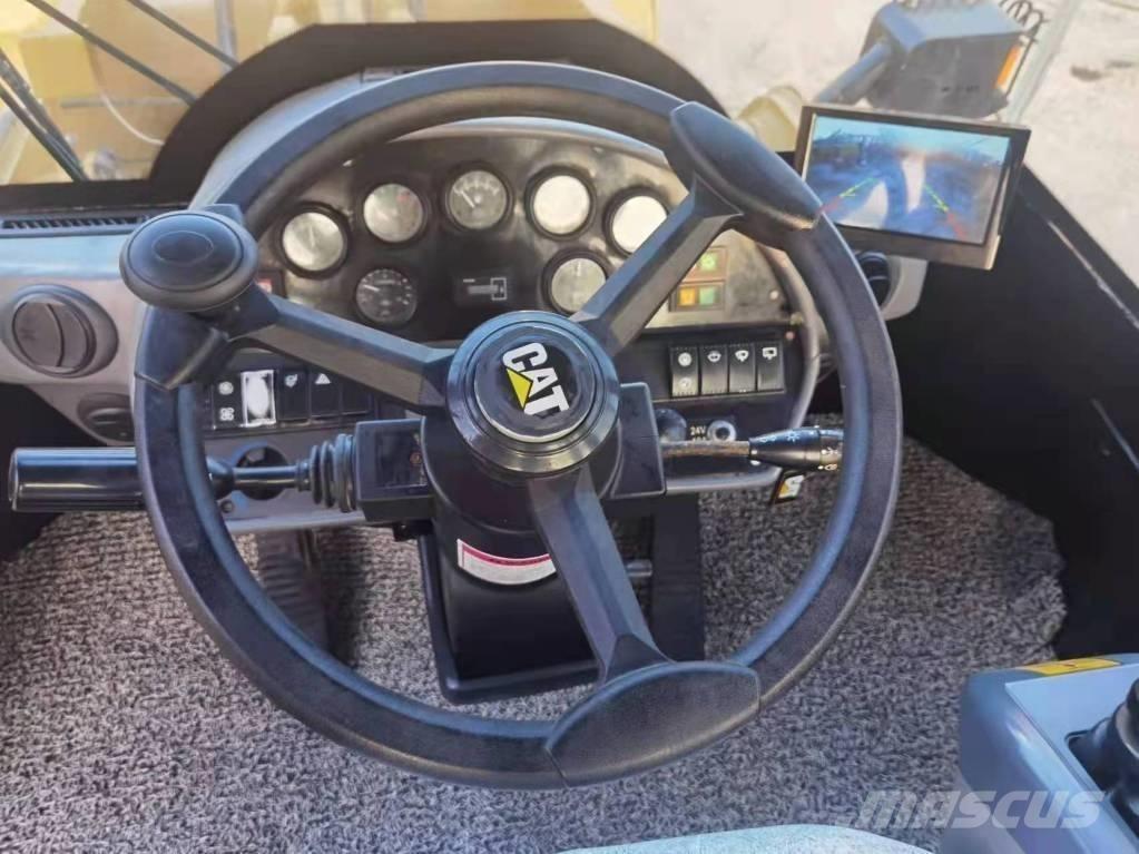 CAT 966 H Gumikerekes homlokrakodók