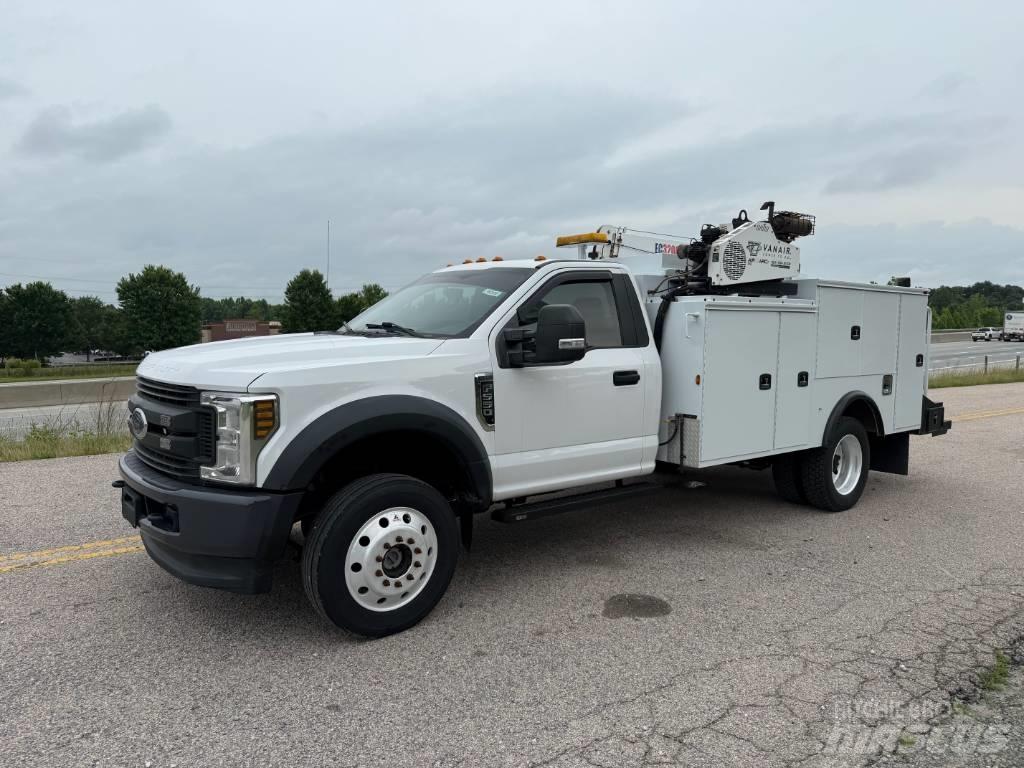 Ford F 550 Kis teherszállító/Platós kocsi