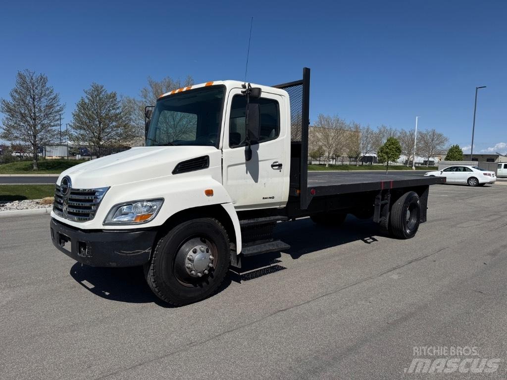 Hino 268 Platós / Ponyvás teherautók