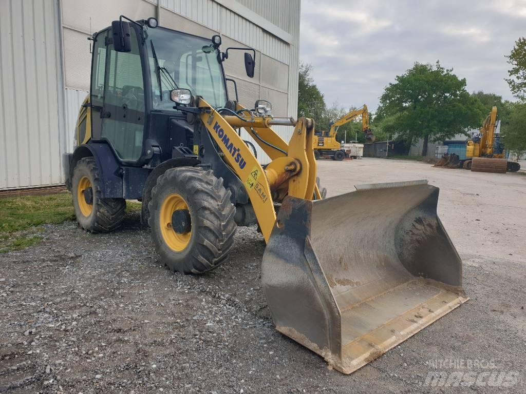 Komatsu WA70M-8 Gumikerekes homlokrakodók