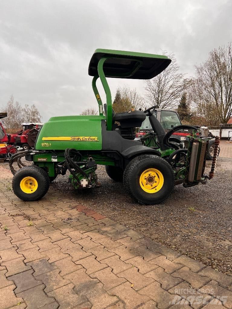 John Deere 8700 Golfpálya fűnyírók
