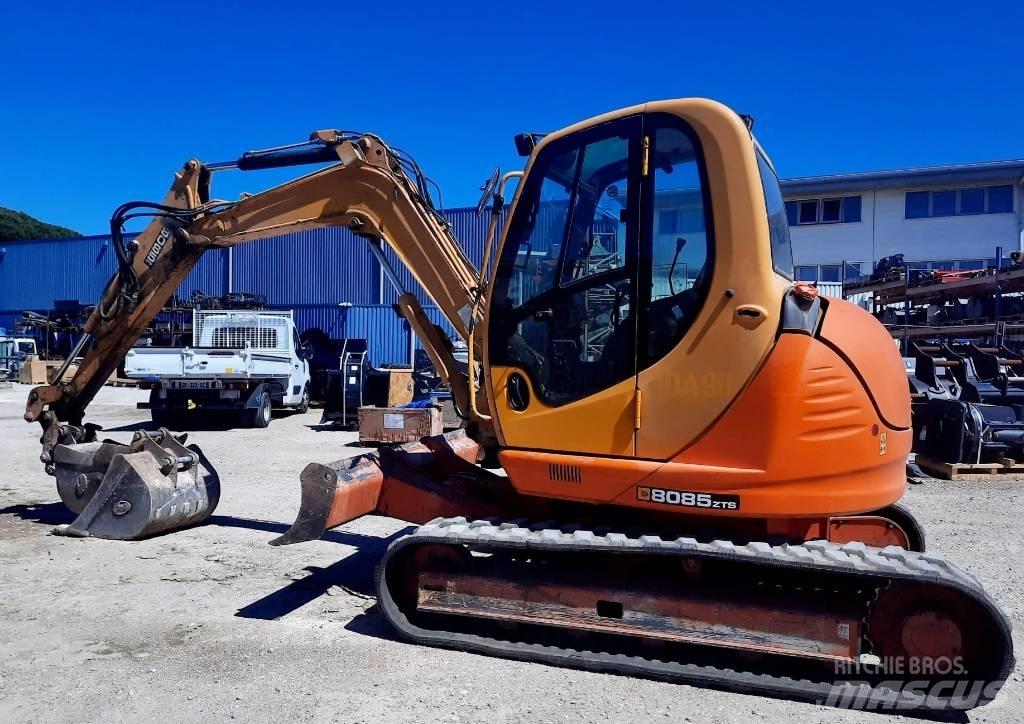 JCB 8085 Közepes (midi) kotrók 7 t - 12 t