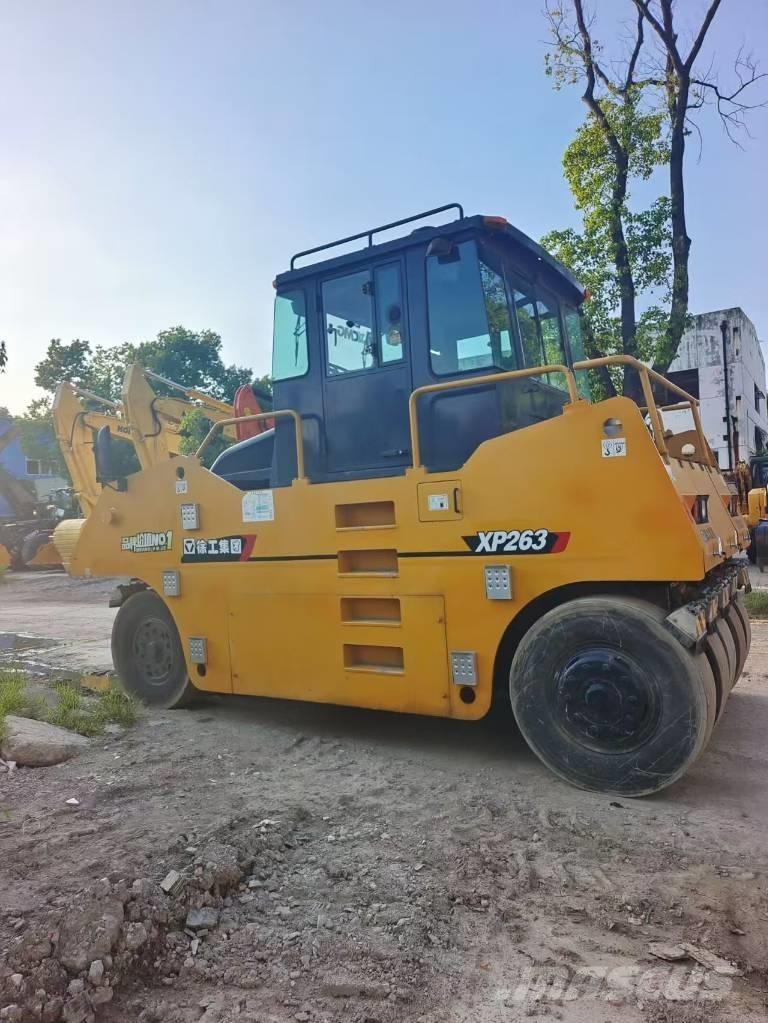 XCMG XP 263 Pneumatikus kerekes hengerek