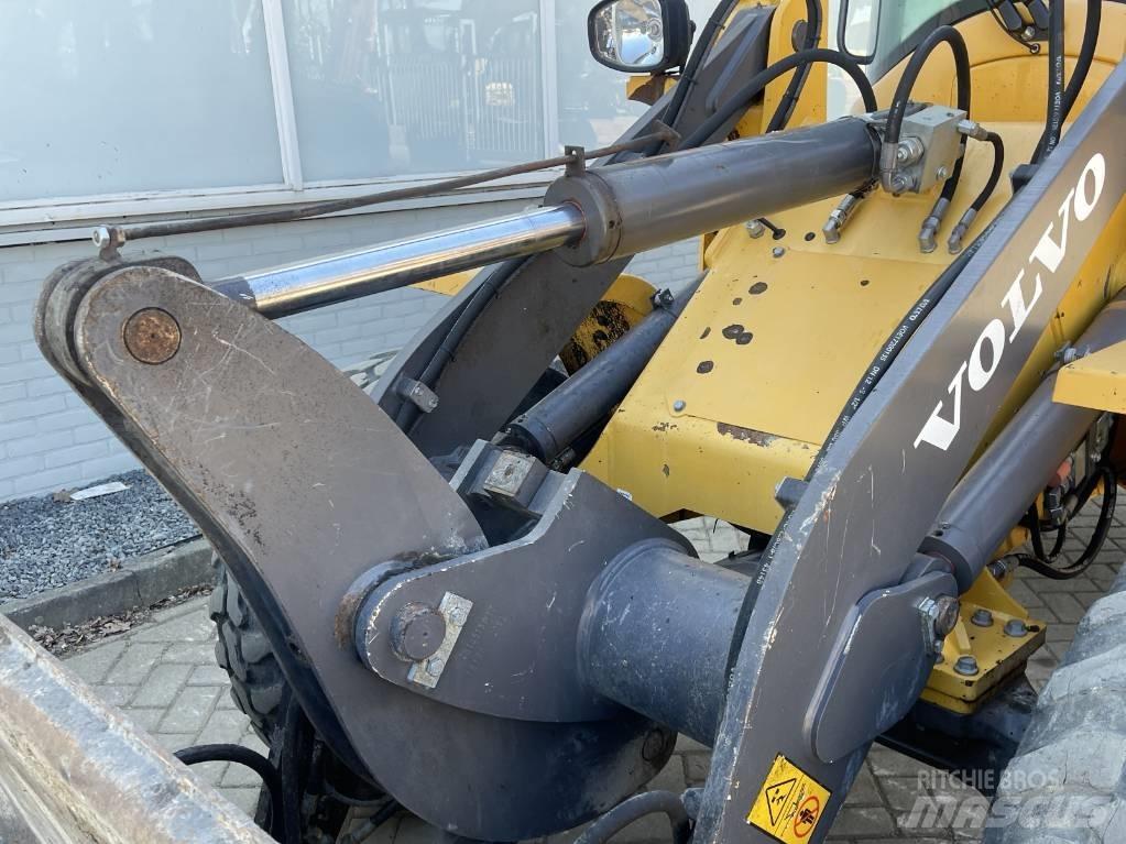 Volvo L 30 G     2018     CE Gumikerekes homlokrakodók