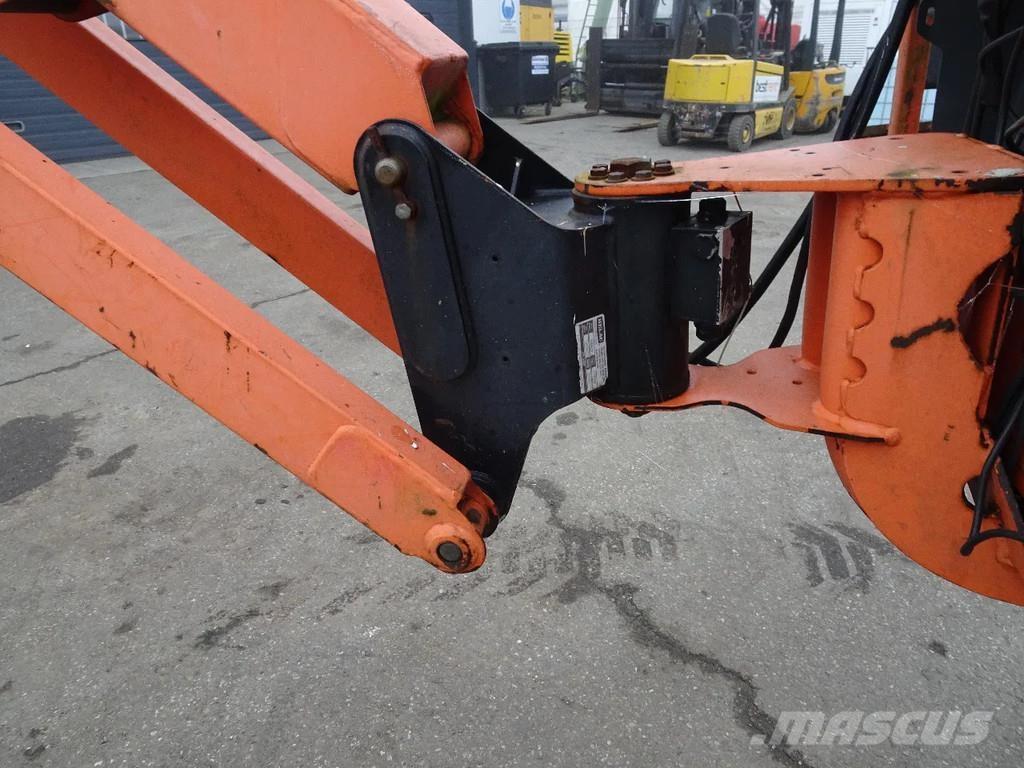 JLG 600AJ Karos emelők