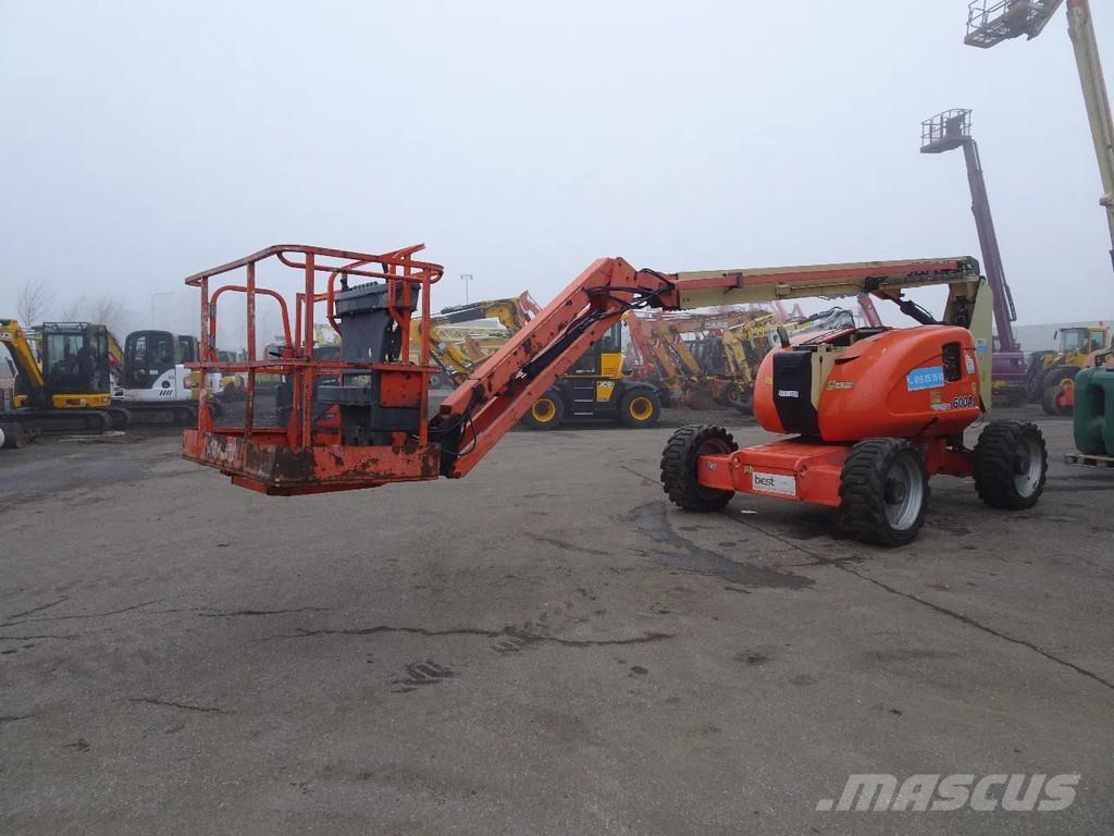 JLG 600AJ Karos emelők