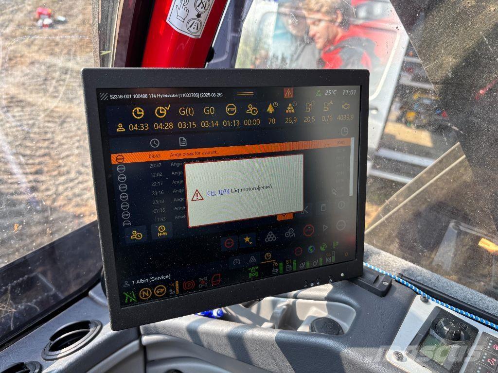 Komatsu 931XC Betakarítók