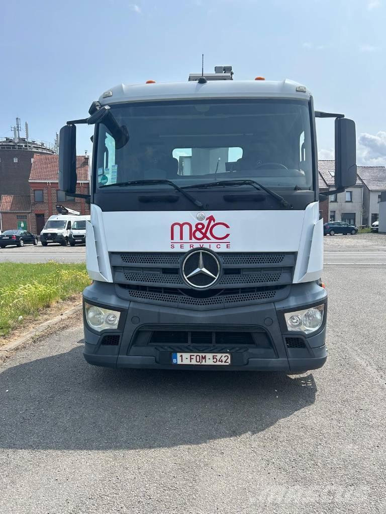 Mercedes-Benz Antos Teherautóra szerelt emelők és állványok
