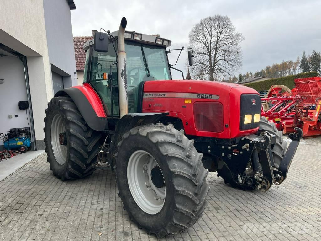 Massey Ferguson 8250 Traktorok