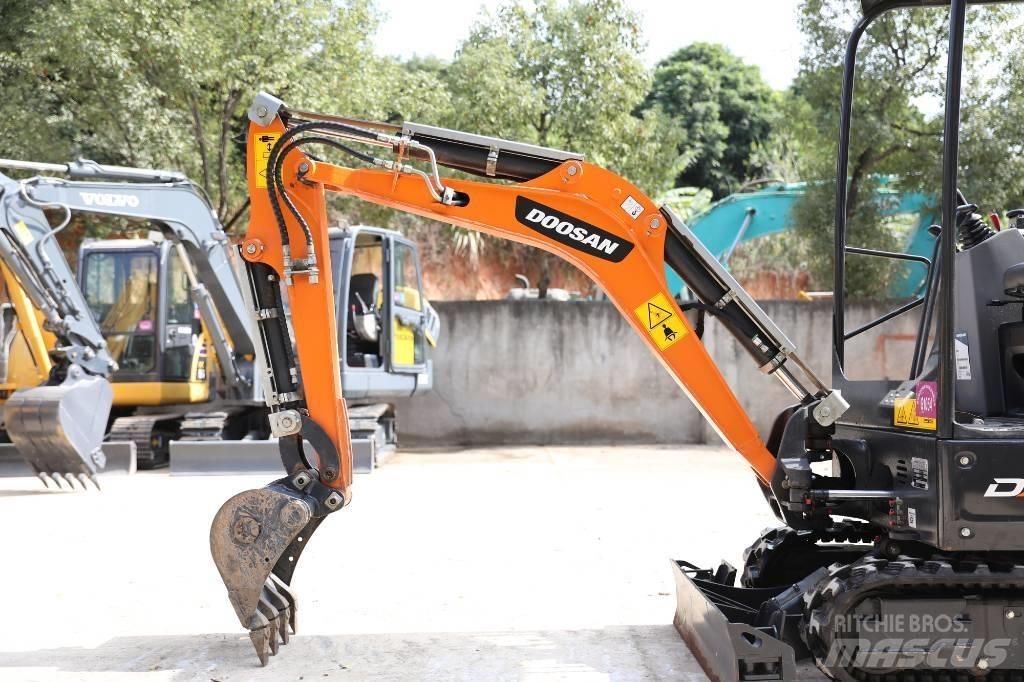 Doosan DX 17 Lánctalpas kotrók