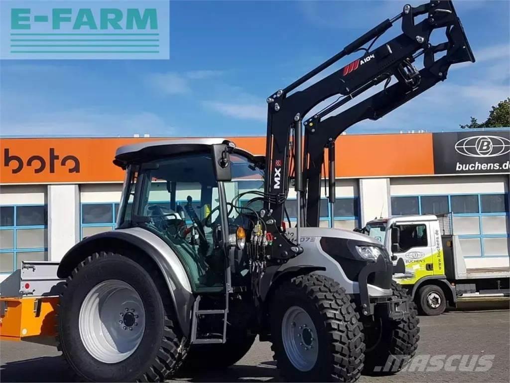 Kubota m4073 cab Traktorok