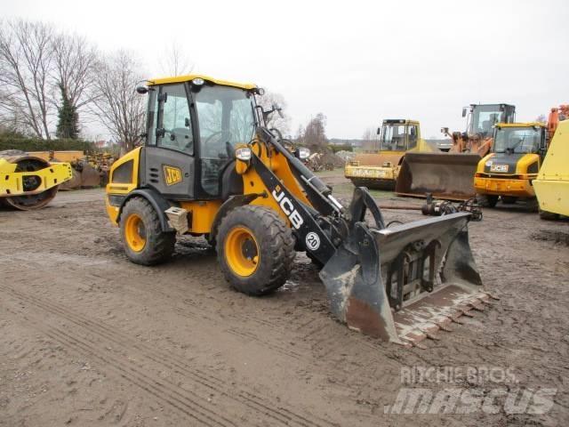JCB 407 409 Gumikerekes homlokrakodók