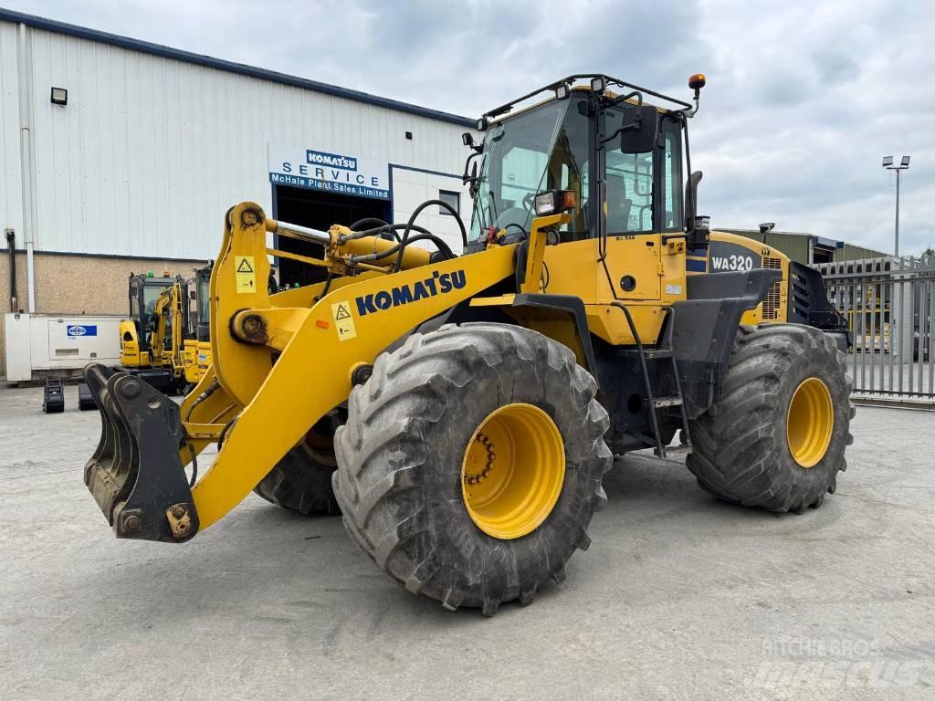 Komatsu WA320-5 Gumikerekes homlokrakodók