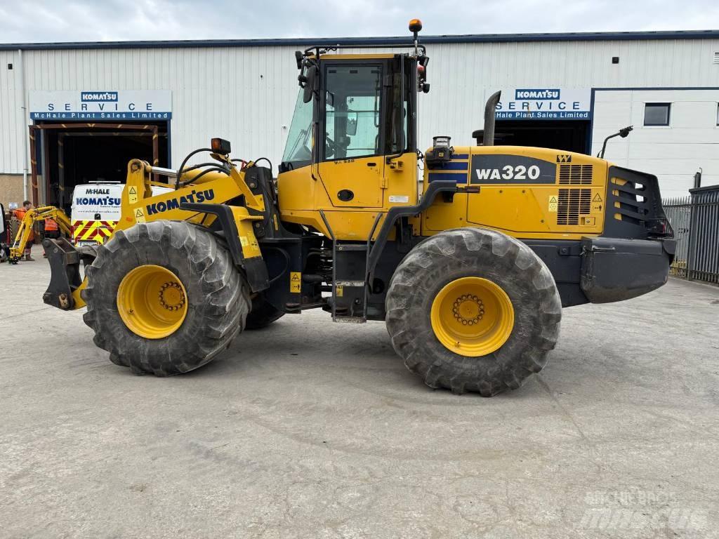 Komatsu WA320-5 Gumikerekes homlokrakodók