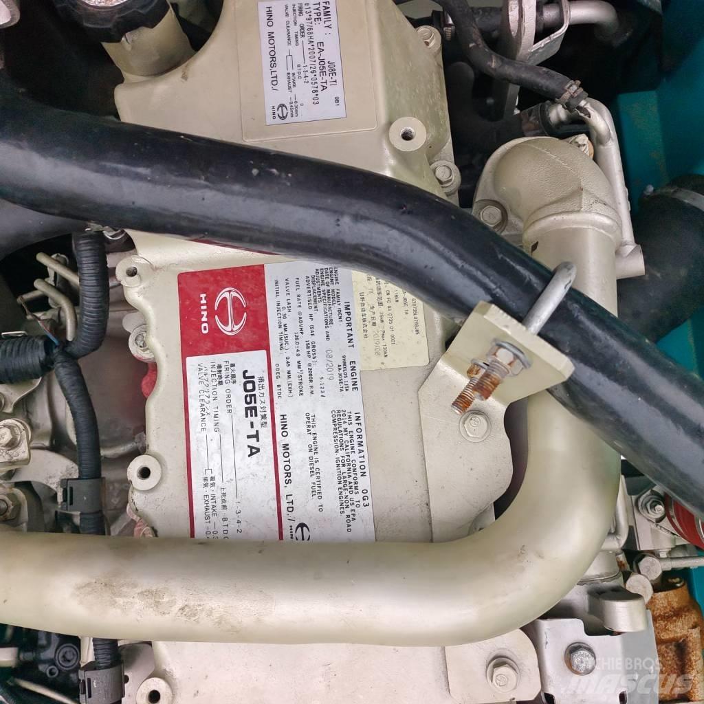 Kobelco SK 200 Lánctalpas kotrók