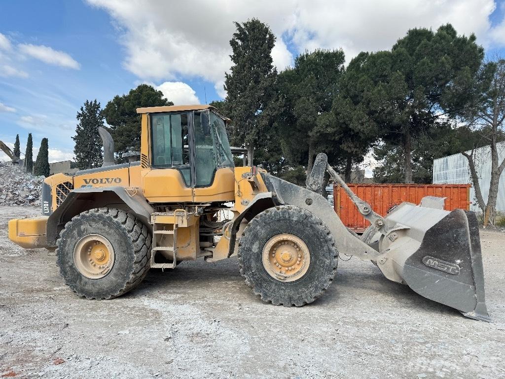 Volvo L 120 F Gumikerekes homlokrakodók