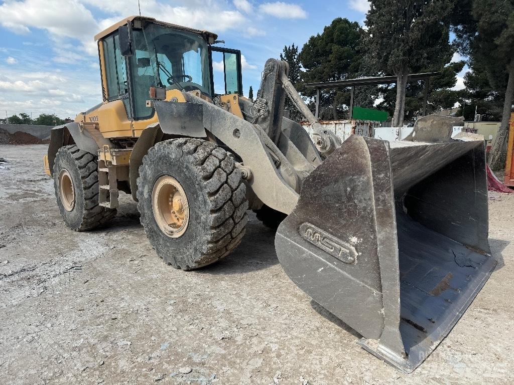 Volvo L 120 F Gumikerekes homlokrakodók