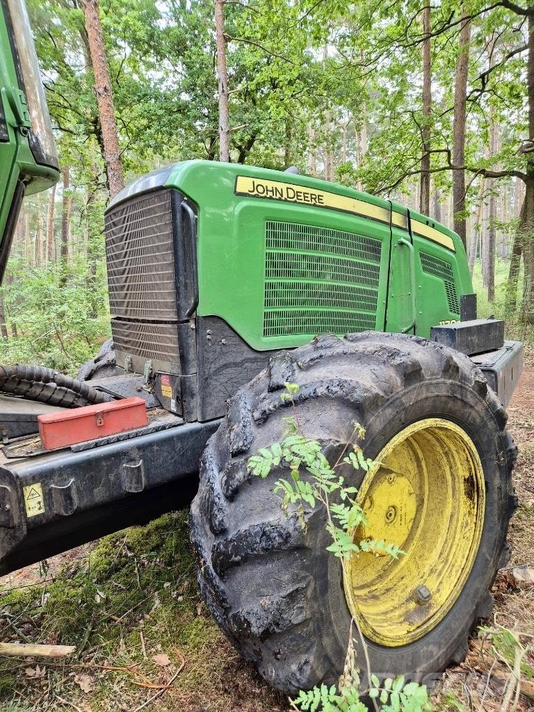 John Deere 1170 E Betakarítók