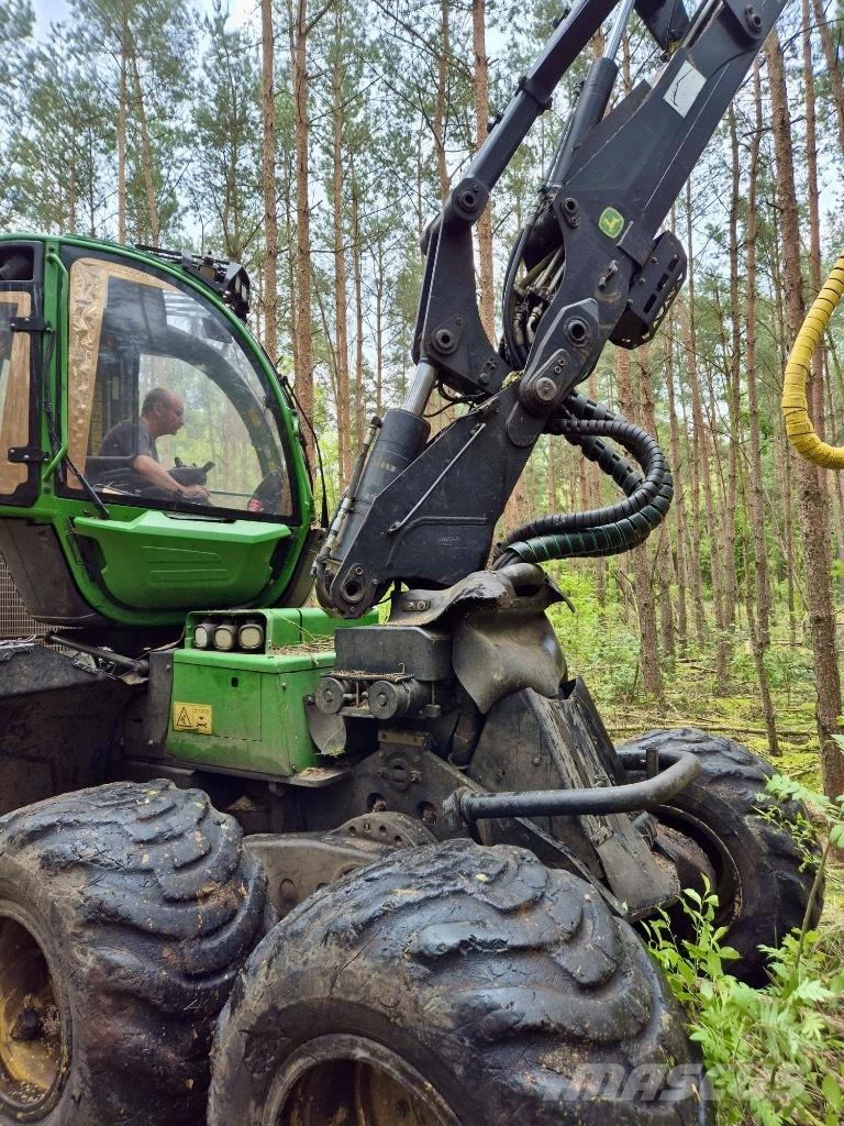 John Deere 1170 E Betakarítók