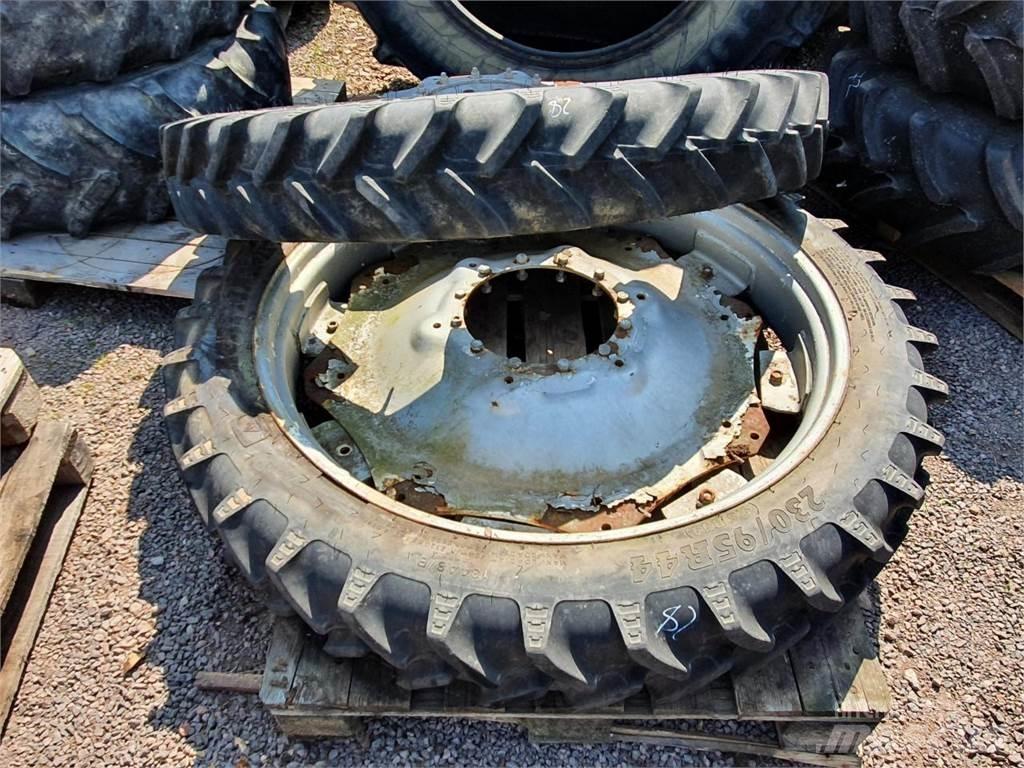 BKT 230/95R44 x2 Gumiabroncsok, kerekek és felnik