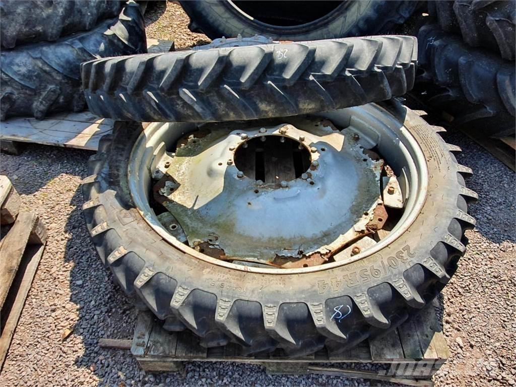 BKT 230/95R44 x2 Gumiabroncsok, kerekek és felnik
