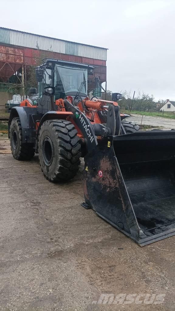 Hitachi ZW220 Gumikerekes homlokrakodók
