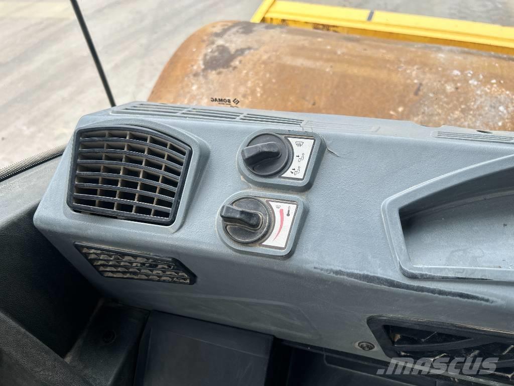 Bomag BW213D-5 Egydobos hengerek