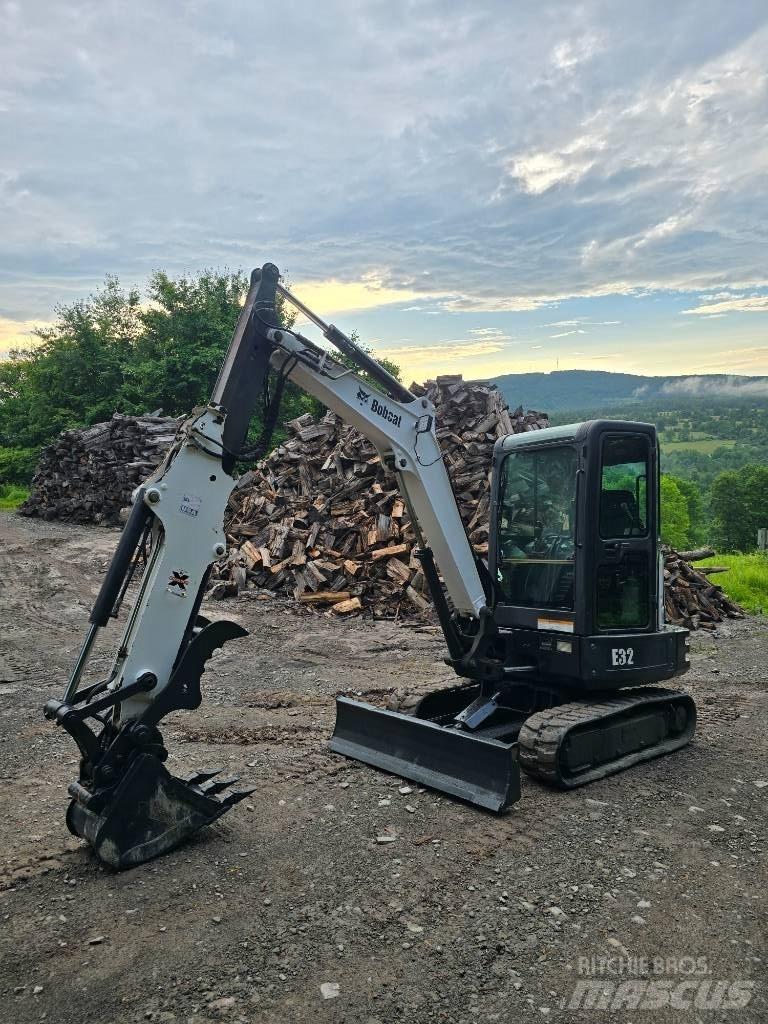Bobcat E 32 Mini kotrók < 7t
