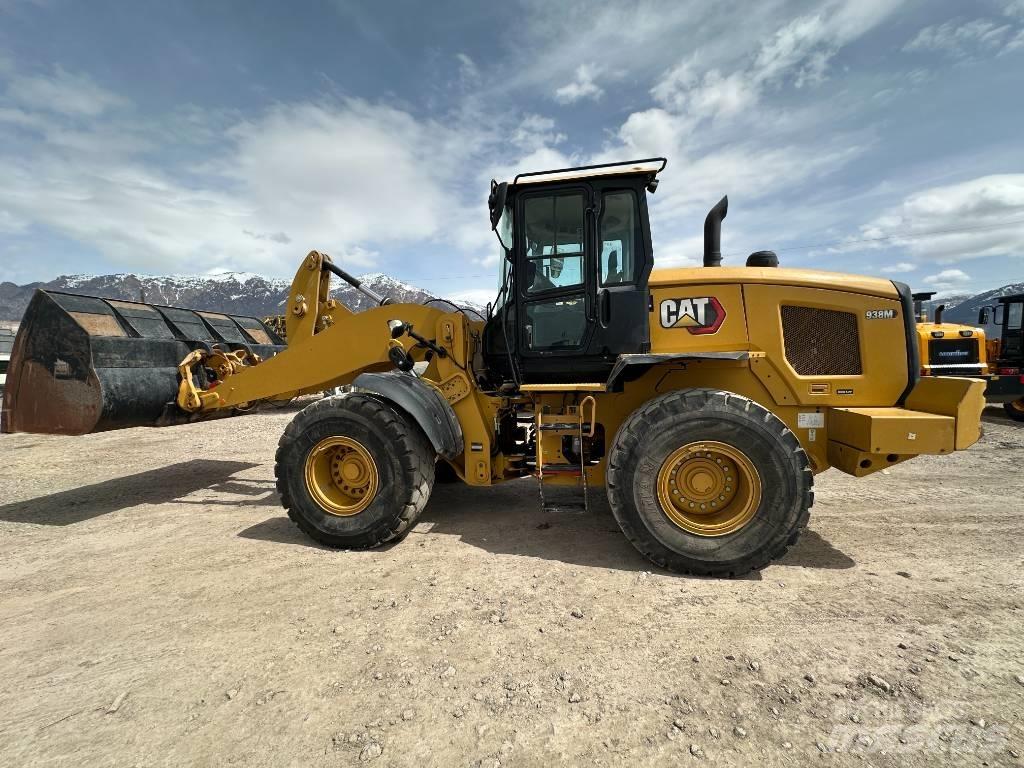 CAT 938M Gumikerekes homlokrakodók