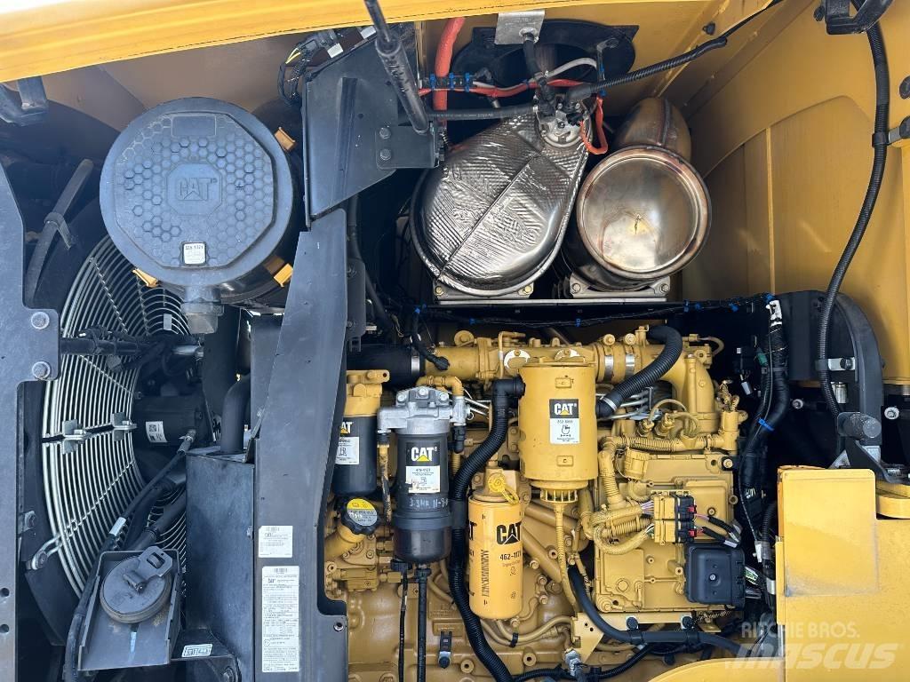 CAT 938M Gumikerekes homlokrakodók