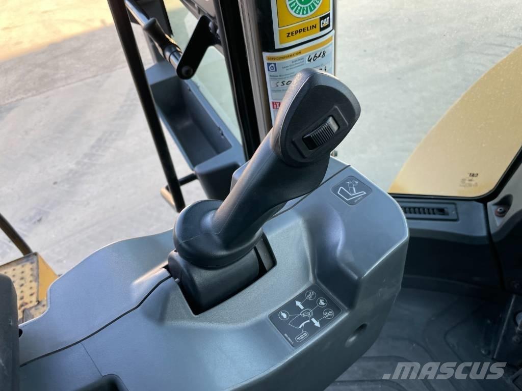 CAT 950M Gumikerekes homlokrakodók