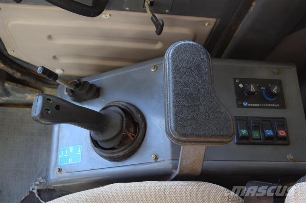 SDLG LG 918 Gumikerekes homlokrakodók