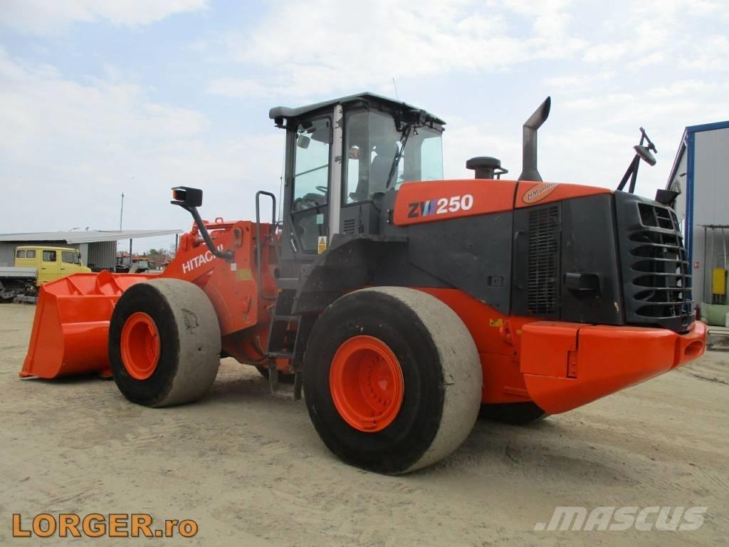 Hitachi ZW 250 Gumikerekes homlokrakodók