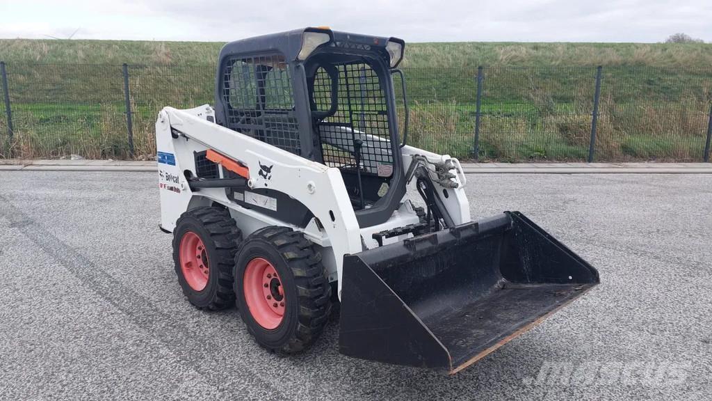 Bobcat S450 Gumikerekes homlokrakodók
