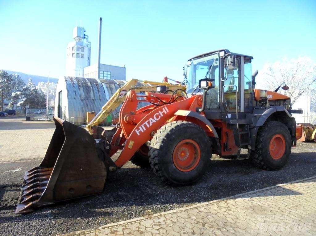Hitachi ZW 180 Gumikerekes homlokrakodók