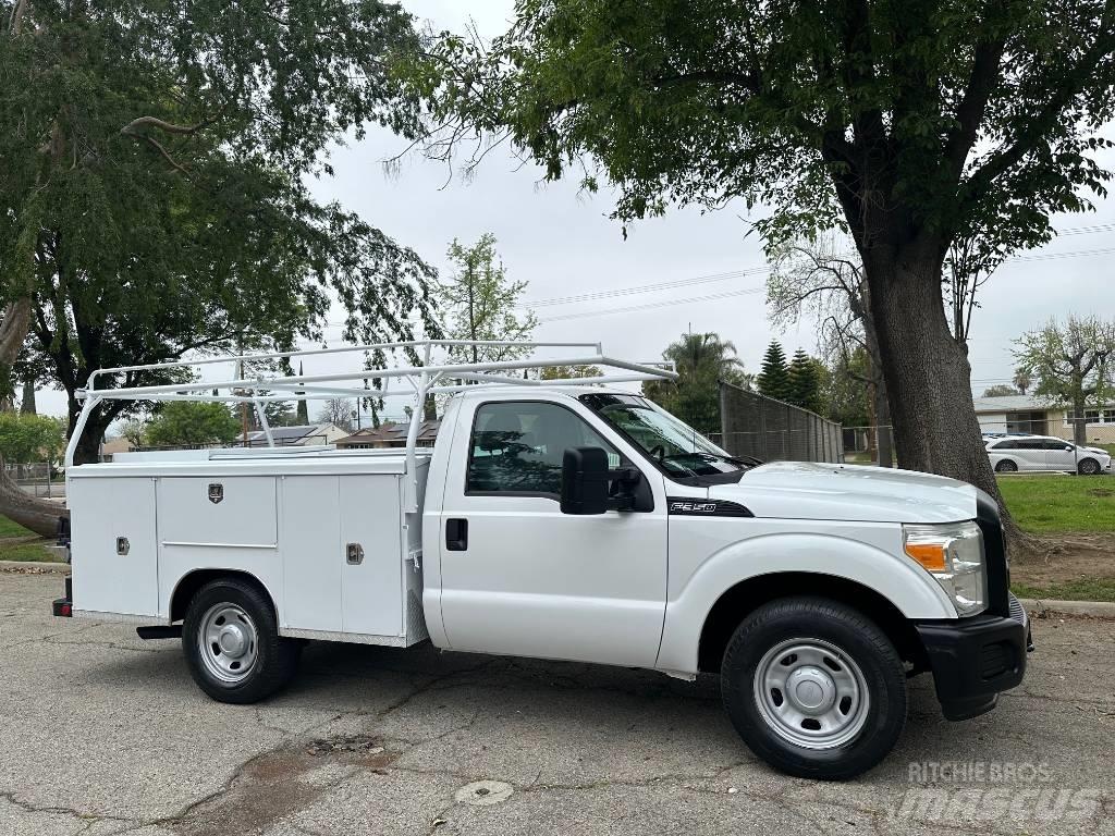 Ford F 350 Kis teherszállító/Platós kocsi