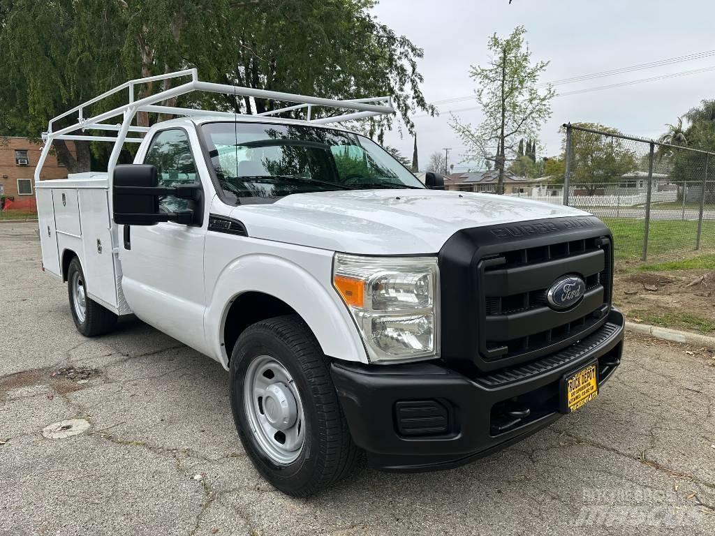 Ford F 350 Kis teherszállító/Platós kocsi