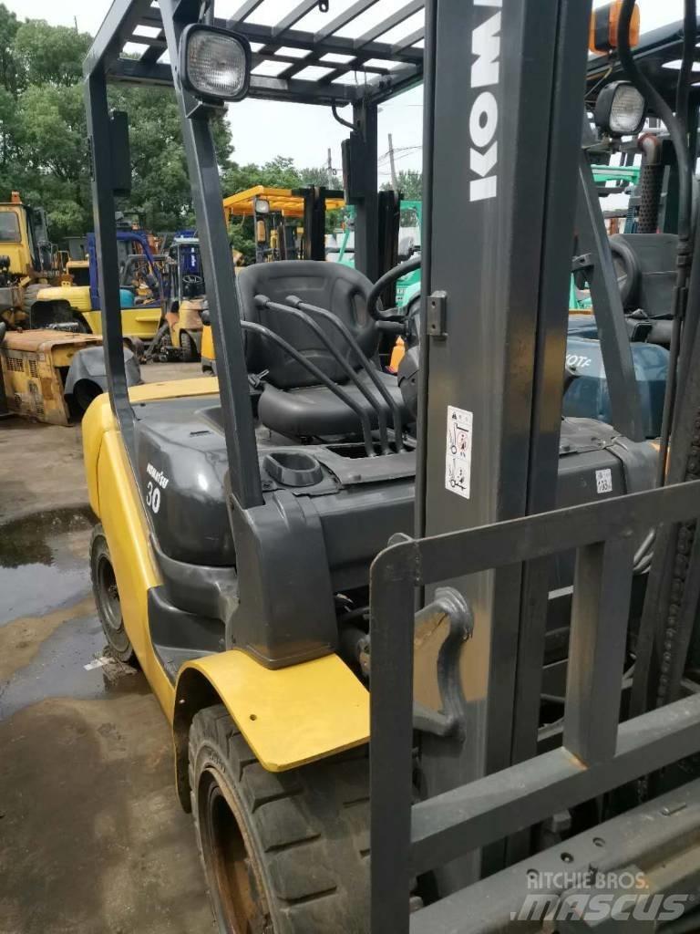 Komatsu 30 Teleszkópos rakodók