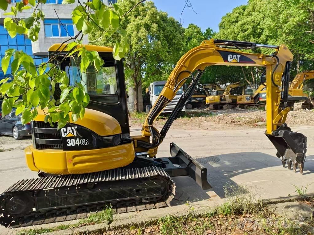 CAT 304 CR Mini kotrók < 7t