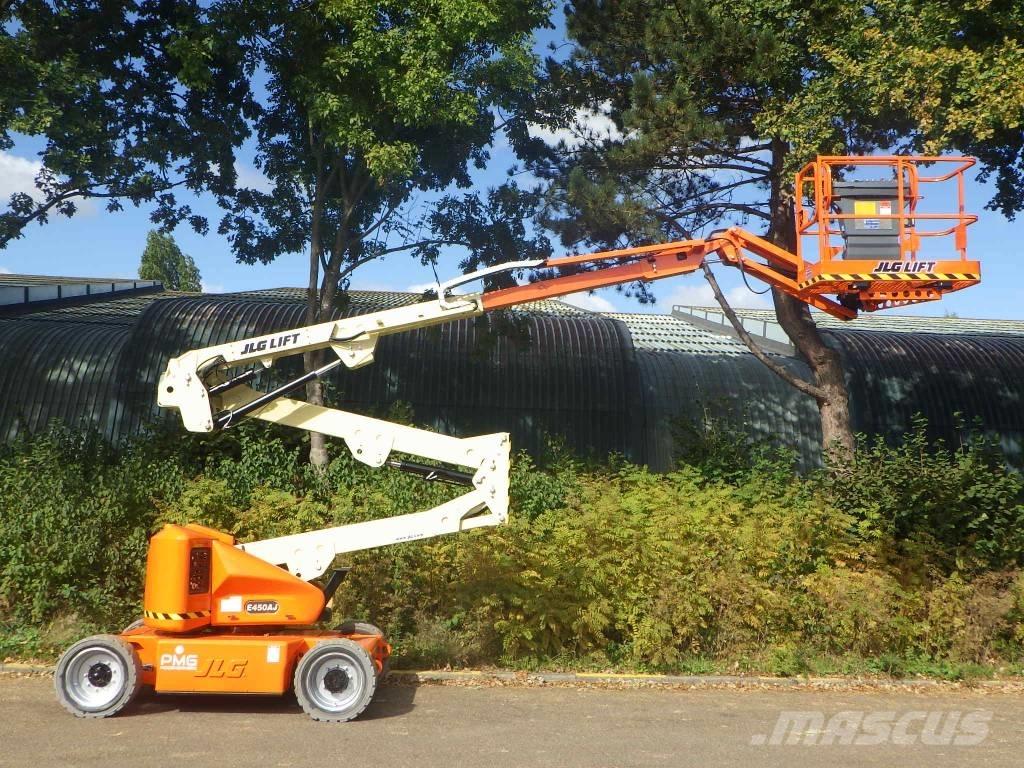 JLG E450AJ Karos emelők