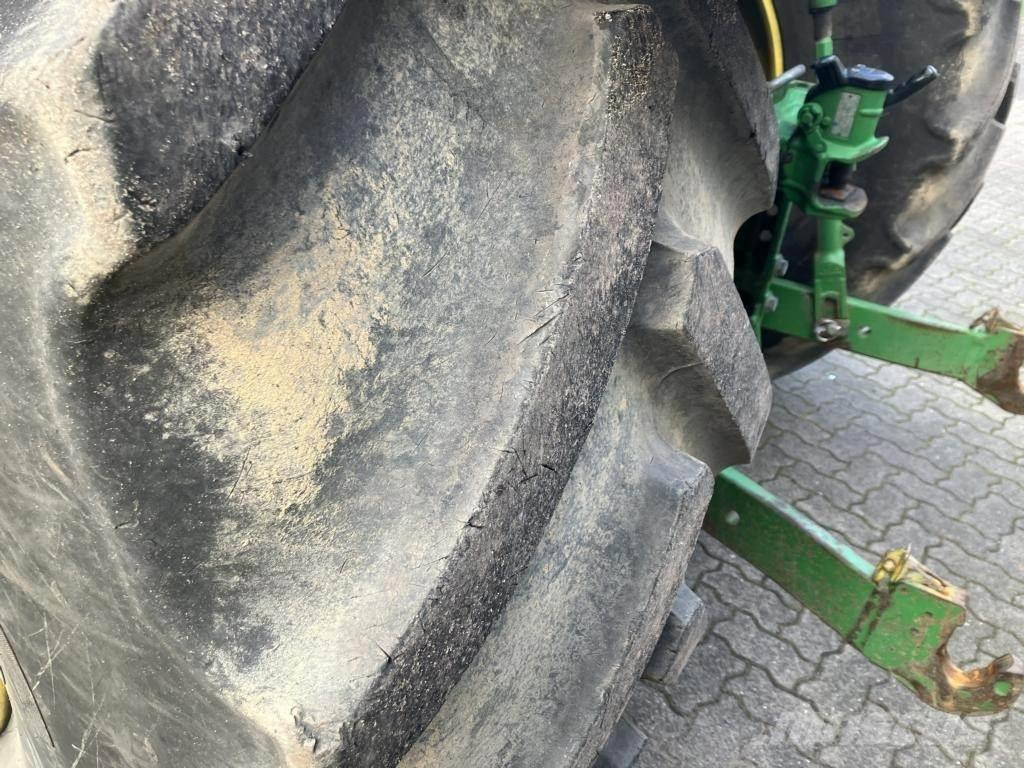 John Deere 6215R Traktorok