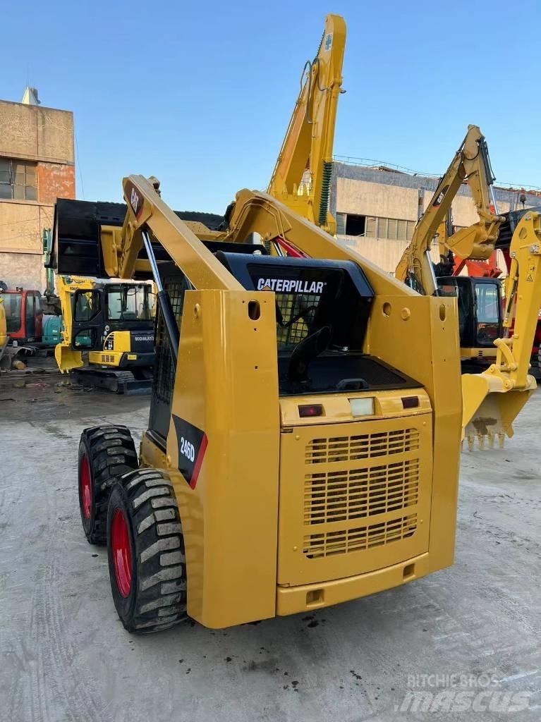 CAT 246D Kompaktrakodók