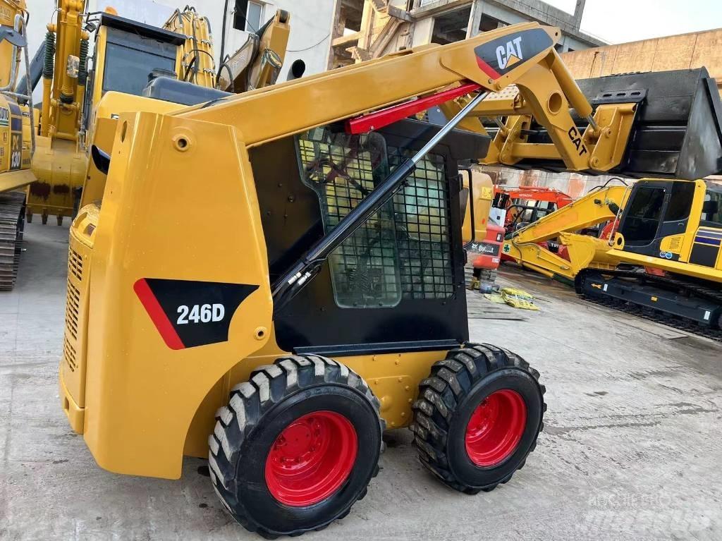 CAT 246D Kompaktrakodók