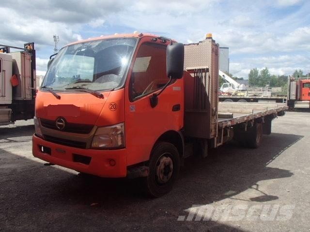 Hino 195 Platós / Ponyvás teherautók