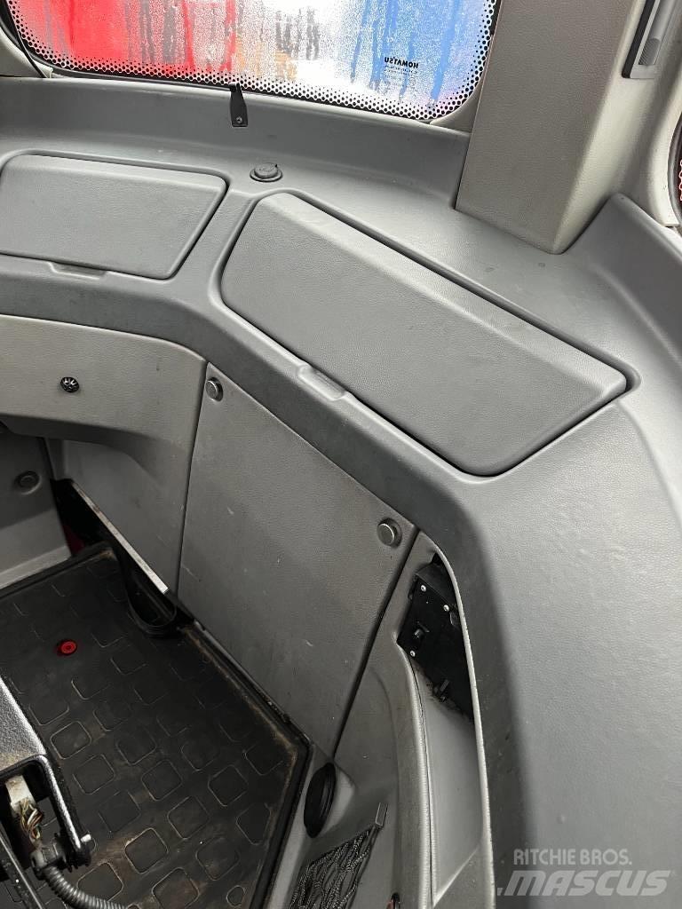 Komatsu 911.6 Betakarítók