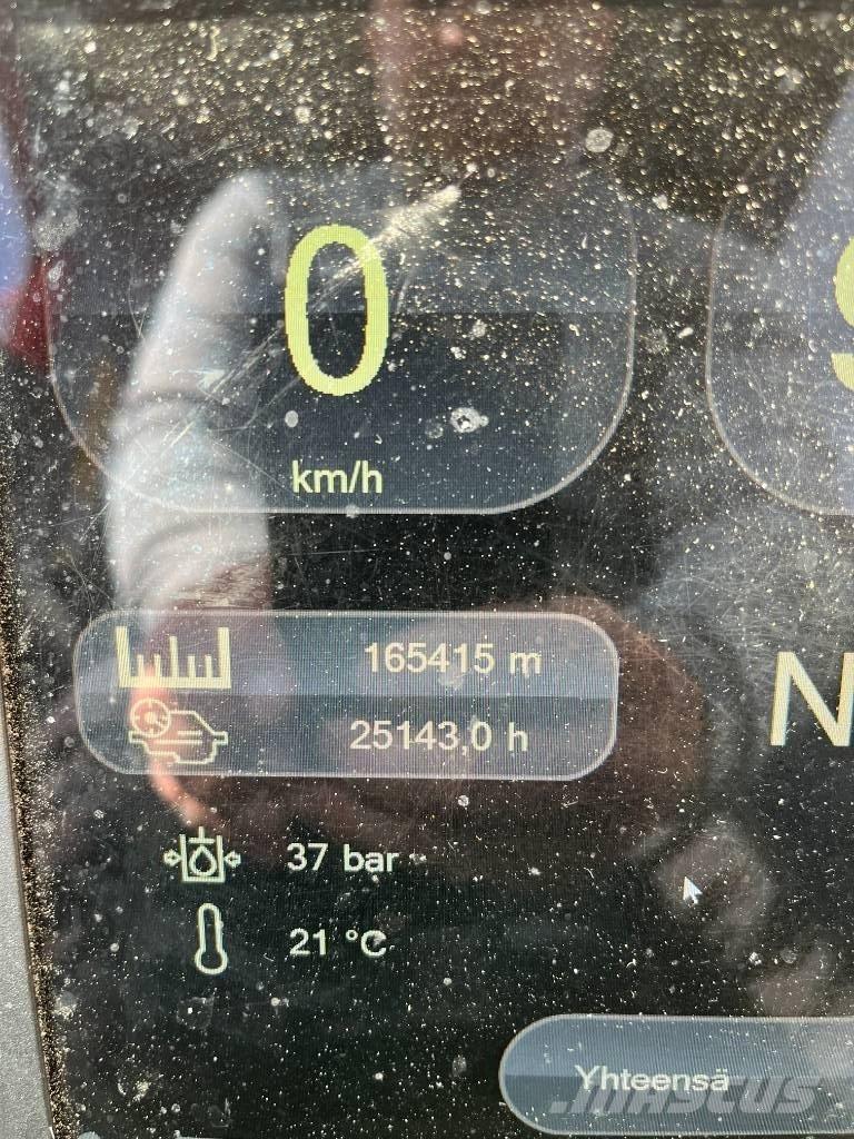 Komatsu 911.6 Betakarítók