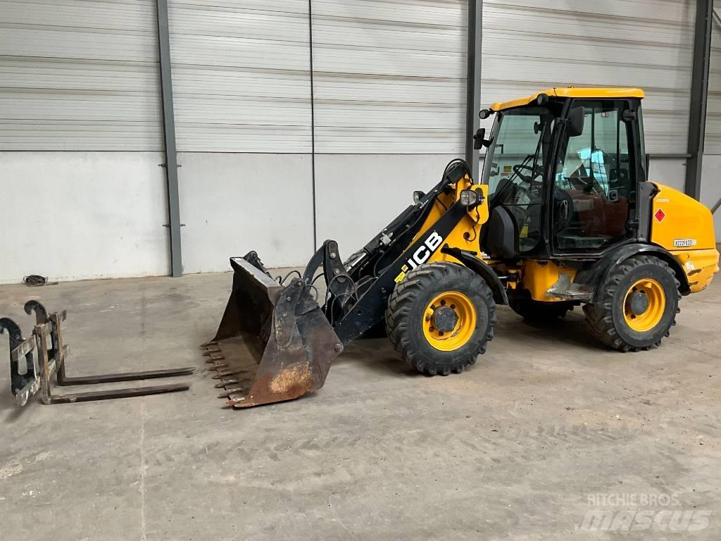 JCB 406 B Gumikerekes homlokrakodók